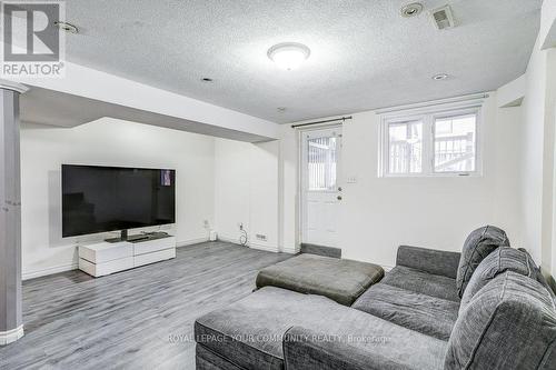 123 Golden Orchard Road, Vaughan, ON - Indoor Photo Showing Living Room