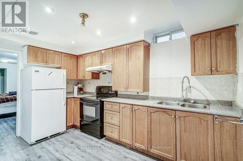 123 Golden Orchard Road, Vaughan, ON - Indoor Photo Showing Kitchen With Double Sink