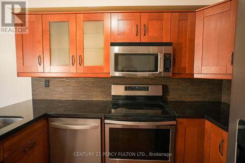 42 Chipstead Avenue, Brampton, ON - Indoor Photo Showing Kitchen