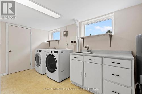 1097 Pelham Road, Pelham (662 - Fonthill), ON - Indoor Photo Showing Laundry Room