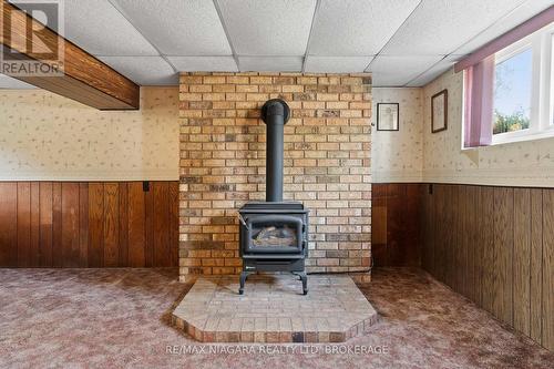 1097 Pelham Road, Pelham (662 - Fonthill), ON - Indoor With Fireplace