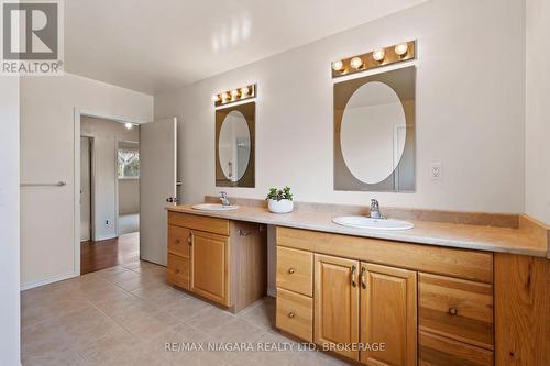 1097 Pelham Road, Pelham (662 - Fonthill), ON - Indoor Photo Showing Bathroom