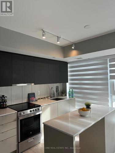 321 - 8 Tippett Road, Toronto, ON - Indoor Photo Showing Kitchen