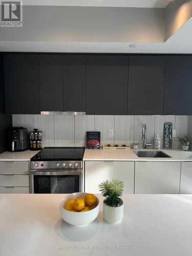 321 - 8 Tippett Road, Toronto, ON - Indoor Photo Showing Kitchen