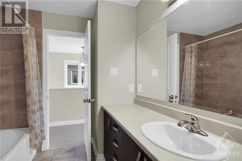 660 Lauraleaf Crescent, Ottawa, ON - Indoor Photo Showing Bathroom