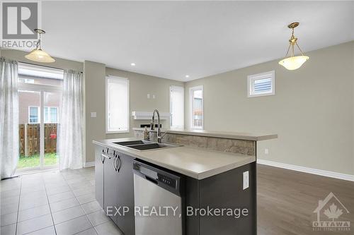 660 Lauraleaf Crescent, Ottawa, ON - Indoor Photo Showing Kitchen With Double Sink