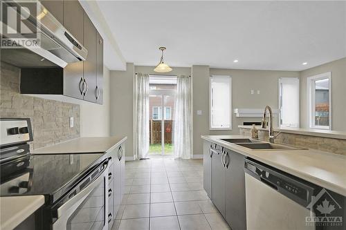 660 Lauraleaf Crescent, Ottawa, ON - Indoor Photo Showing Kitchen With Double Sink With Upgraded Kitchen