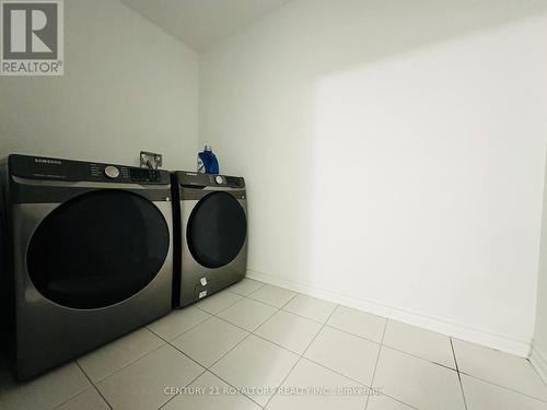 7 Tiveron Avenue, Caledon, ON - Indoor Photo Showing Laundry Room