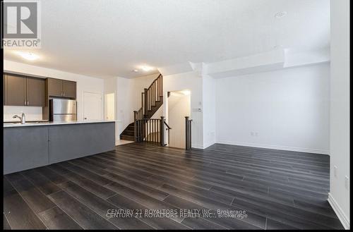 7 Tiveron Avenue, Caledon, ON - Indoor Photo Showing Kitchen