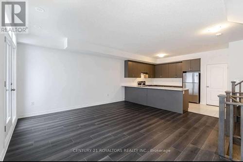 7 Tiveron Avenue, Caledon, ON - Indoor Photo Showing Kitchen