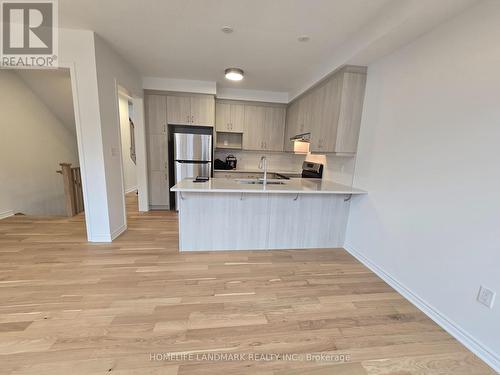 3030 Bramall Gardens, Oakville, ON - Indoor Photo Showing Kitchen