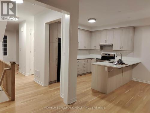 3030 Bramall Gardens, Oakville, ON - Indoor Photo Showing Kitchen