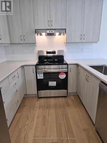 3030 Bramall Gardens, Oakville, ON - Indoor Photo Showing Kitchen