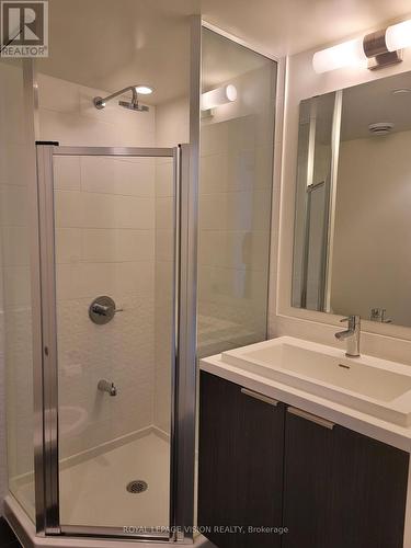 2507 - 2 Sonic Way, Toronto, ON - Indoor Photo Showing Bathroom