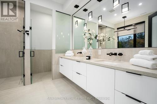 112 Elton Park Road, Oakville, ON - Indoor Photo Showing Bathroom