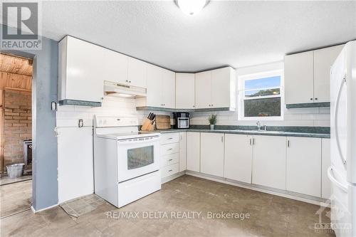 791 Route 11 Street, Prescott And Russell, ON - Indoor Photo Showing Kitchen