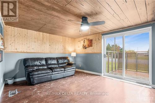 791 Route 11 Street, Prescott And Russell, ON - Indoor Photo Showing Living Room