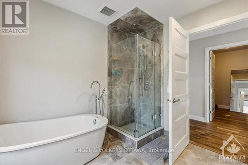 341 Riverdale Avenue, Ottawa, ON - Indoor Photo Showing Bathroom