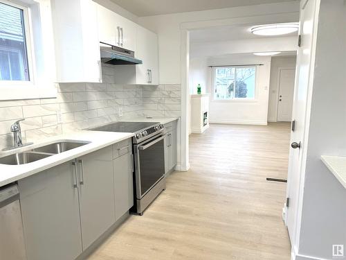 11524 95 St Nw, Edmonton, AB - Indoor Photo Showing Kitchen With Double Sink With Upgraded Kitchen