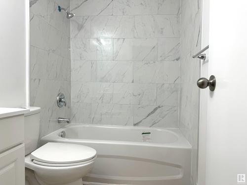 11524 95 St Nw, Edmonton, AB - Indoor Photo Showing Bathroom