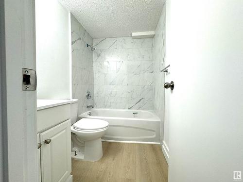 11524 95 St Nw, Edmonton, AB - Indoor Photo Showing Bathroom