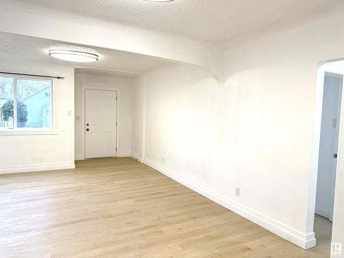 11524 95 St Nw, Edmonton, AB - Indoor Photo Showing Other Room