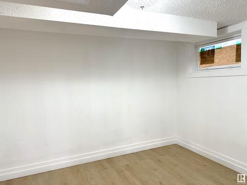 11524 95 St Nw, Edmonton, AB - Indoor Photo Showing Other Room