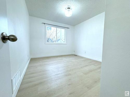 11524 95 St Nw, Edmonton, AB - Indoor Photo Showing Other Room