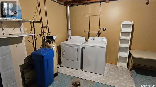 815 16Th Street, Humboldt, SK - Indoor Photo Showing Laundry Room