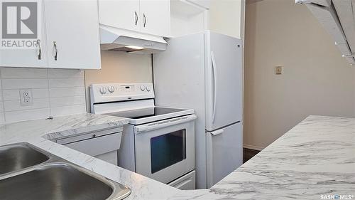 815 16Th Street, Humboldt, SK - Indoor Photo Showing Kitchen With Double Sink