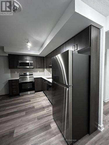 911 - 1435 Celebration Drive, Pickering, ON - Indoor Photo Showing Kitchen