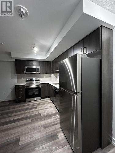 911 - 1435 Celebration Drive, Pickering, ON - Indoor Photo Showing Kitchen