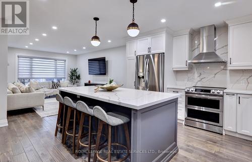 102 Crown Crescent, Bradford West Gwillimbury, ON - Indoor Photo Showing Kitchen With Upgraded Kitchen