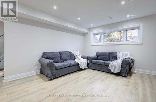 102 Crown Crescent, Bradford West Gwillimbury, ON - Indoor Photo Showing Living Room