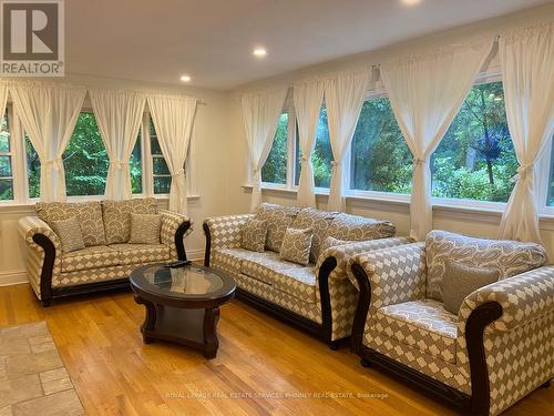 1235 Old River Road, Mississauga, ON - Indoor Photo Showing Living Room