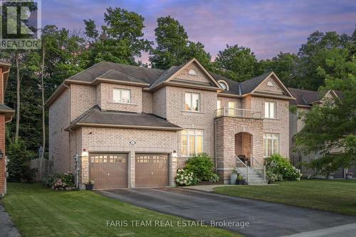 28 Camelot Square, Barrie, ON - Outdoor With Facade