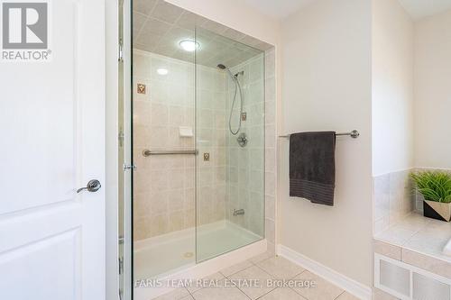 28 Camelot Square, Barrie, ON - Indoor Photo Showing Bathroom