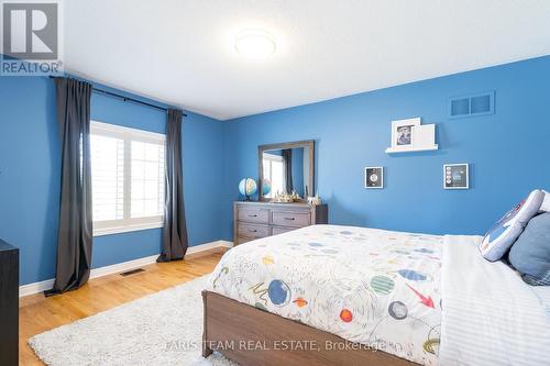 28 Camelot Square, Barrie, ON - Indoor Photo Showing Bedroom