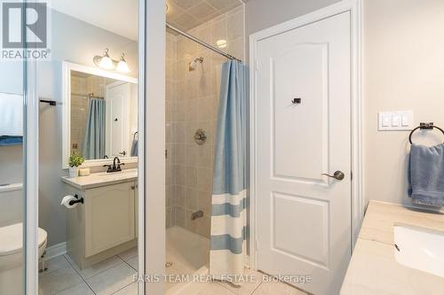 28 Camelot Square, Barrie, ON - Indoor Photo Showing Bathroom