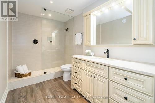 28 Camelot Square, Barrie, ON - Indoor Photo Showing Bathroom