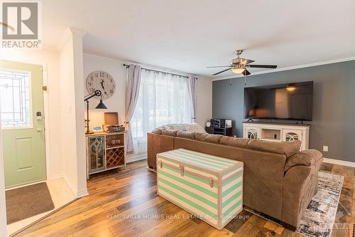 615 Oxford Street, North Grenville, ON - Indoor Photo Showing Living Room