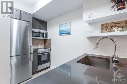 2408 - 195 Besserer Street, Lower Town - Sandy Hill (4003 - Sandy Hill), ON - Indoor Photo Showing Kitchen