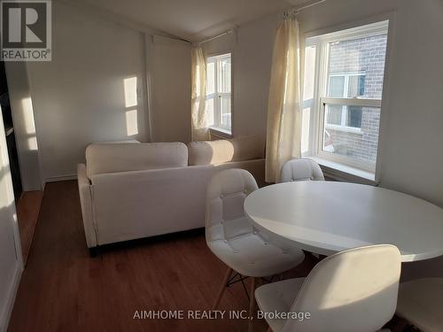 218 Morton Street, Thorold, ON - Indoor Photo Showing Living Room