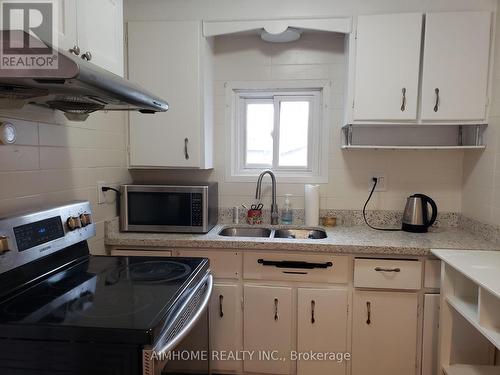 218 Morton Street, Thorold, ON - Indoor Photo Showing Kitchen With Double Sink