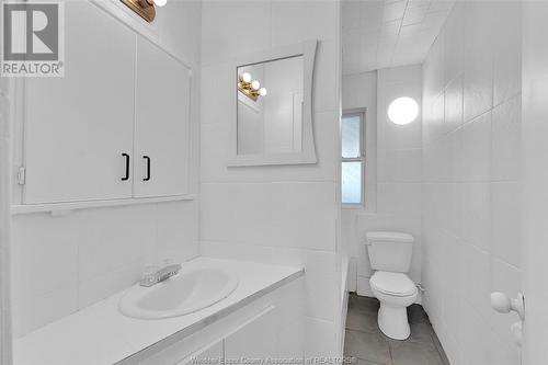 1094 Lincoln Unit# 4, Windsor, ON - Indoor Photo Showing Bathroom