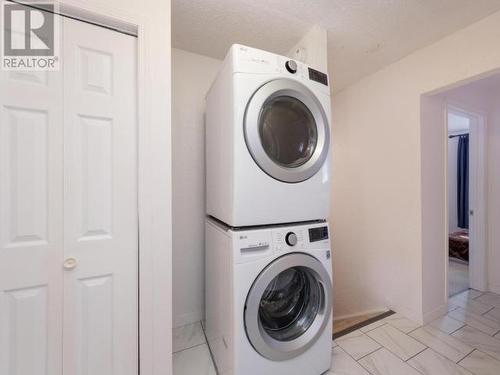 64-100 Lewes Boulevard, Whitehorse, YT - Indoor Photo Showing Laundry Room