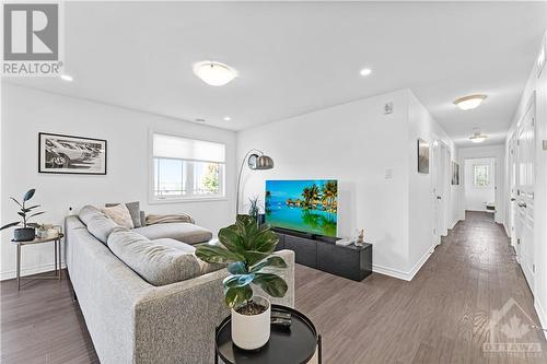 365 Tribeca Private Unit#8, Ottawa, ON - Indoor Photo Showing Living Room