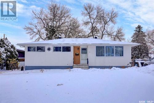 11 Hawthorne Crescent, Regina, SK - Outdoor With Facade