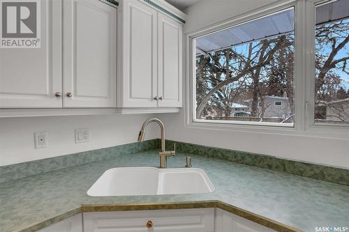 11 Hawthorne Crescent, Regina, SK - Indoor Photo Showing Kitchen