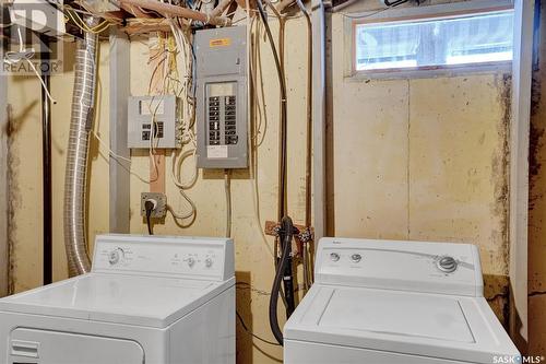 11 Hawthorne Crescent, Regina, SK - Indoor Photo Showing Laundry Room